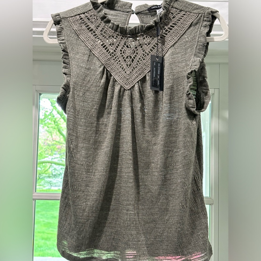 NWT Cable & Gauge sleeveless top